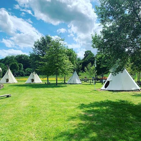 Hotel Les Tipis Du Bonheur De Vivre Brûlon Zewnętrze zdjęcie