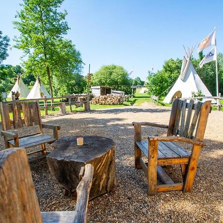 Hotel Les Tipis Du Bonheur De Vivre Brûlon Zewnętrze zdjęcie