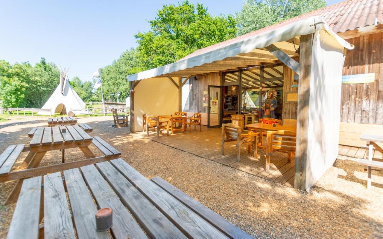 Hotel Les Tipis Du Bonheur De Vivre Brûlon Zewnętrze zdjęcie