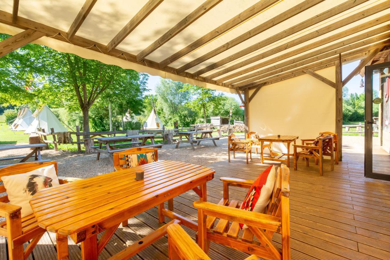 Hotel Les Tipis Du Bonheur De Vivre Brûlon Zewnętrze zdjęcie