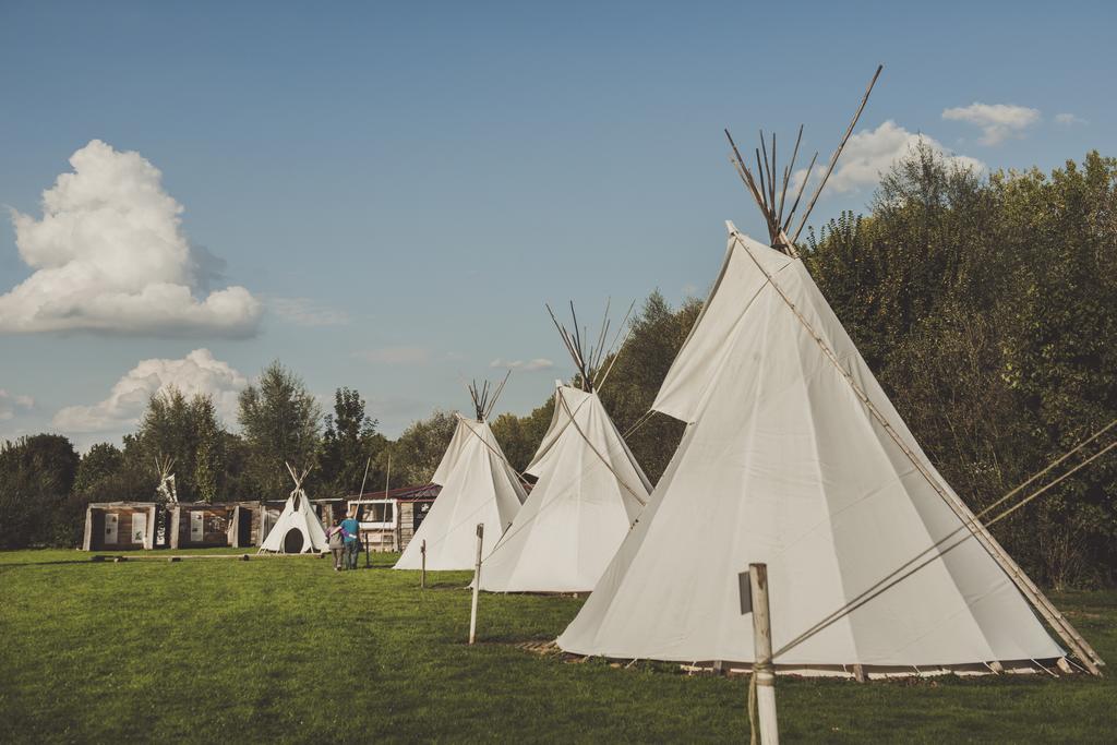 Hotel Les Tipis Du Bonheur De Vivre Brûlon Zewnętrze zdjęcie