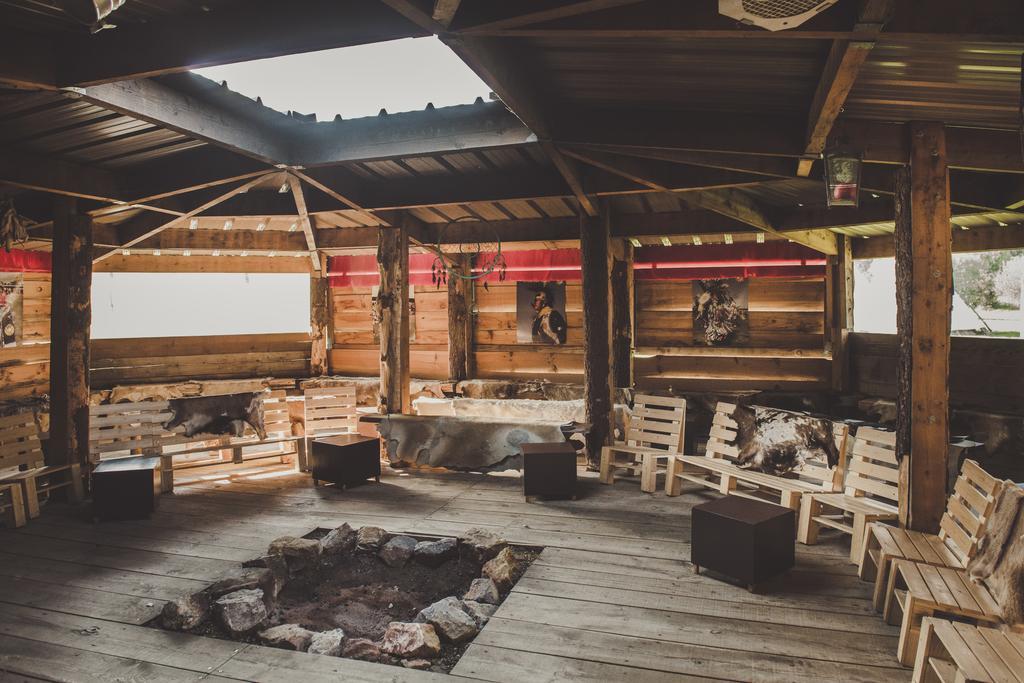 Hotel Les Tipis Du Bonheur De Vivre Brûlon Zewnętrze zdjęcie