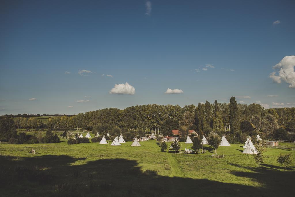 Hotel Les Tipis Du Bonheur De Vivre Brûlon Zewnętrze zdjęcie