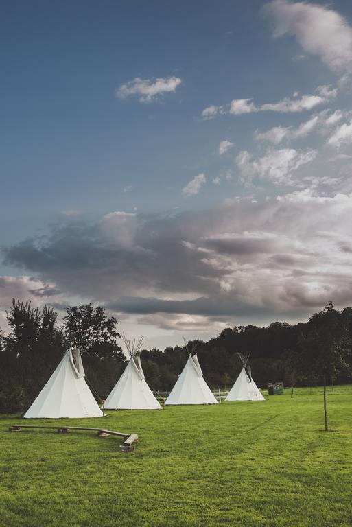 Hotel Les Tipis Du Bonheur De Vivre Brûlon Zewnętrze zdjęcie