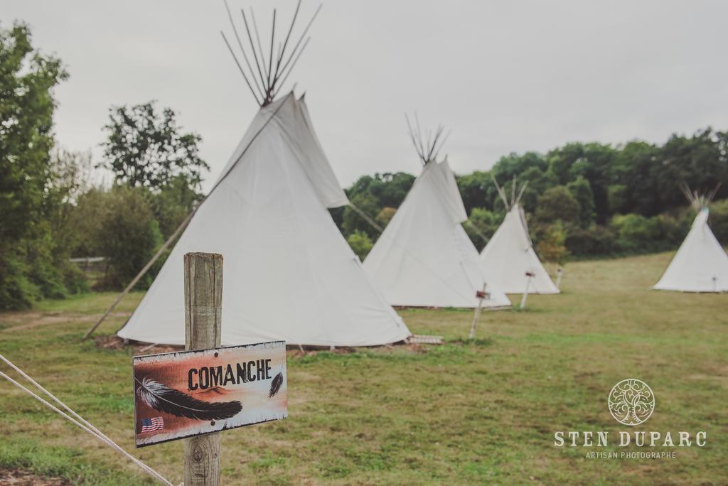 Hotel Les Tipis Du Bonheur De Vivre Brûlon Zewnętrze zdjęcie