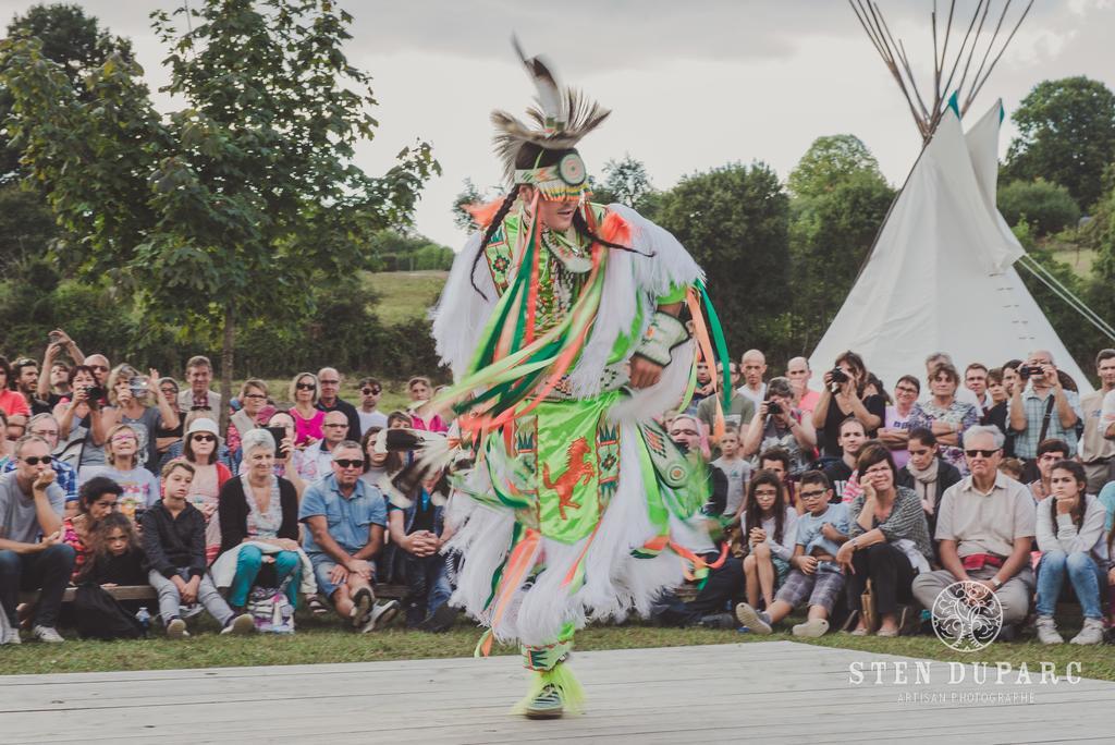 Hotel Les Tipis Du Bonheur De Vivre Brûlon Zewnętrze zdjęcie