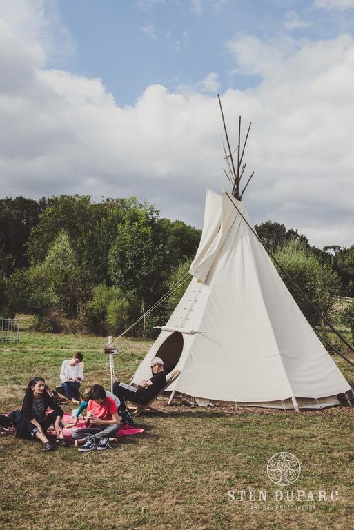 Hotel Les Tipis Du Bonheur De Vivre Brûlon Zewnętrze zdjęcie