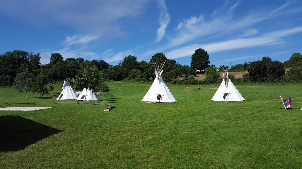 Hotel Les Tipis Du Bonheur De Vivre Brûlon Zewnętrze zdjęcie