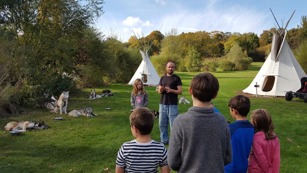 Hotel Les Tipis Du Bonheur De Vivre Brûlon Zewnętrze zdjęcie
