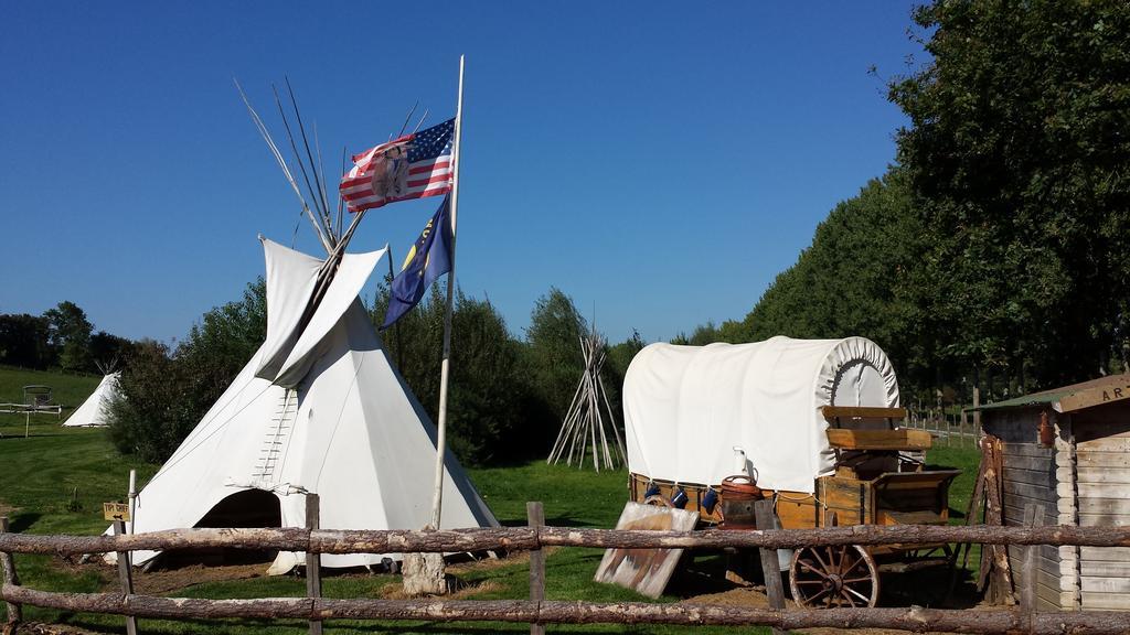 Hotel Les Tipis Du Bonheur De Vivre Brûlon Zewnętrze zdjęcie