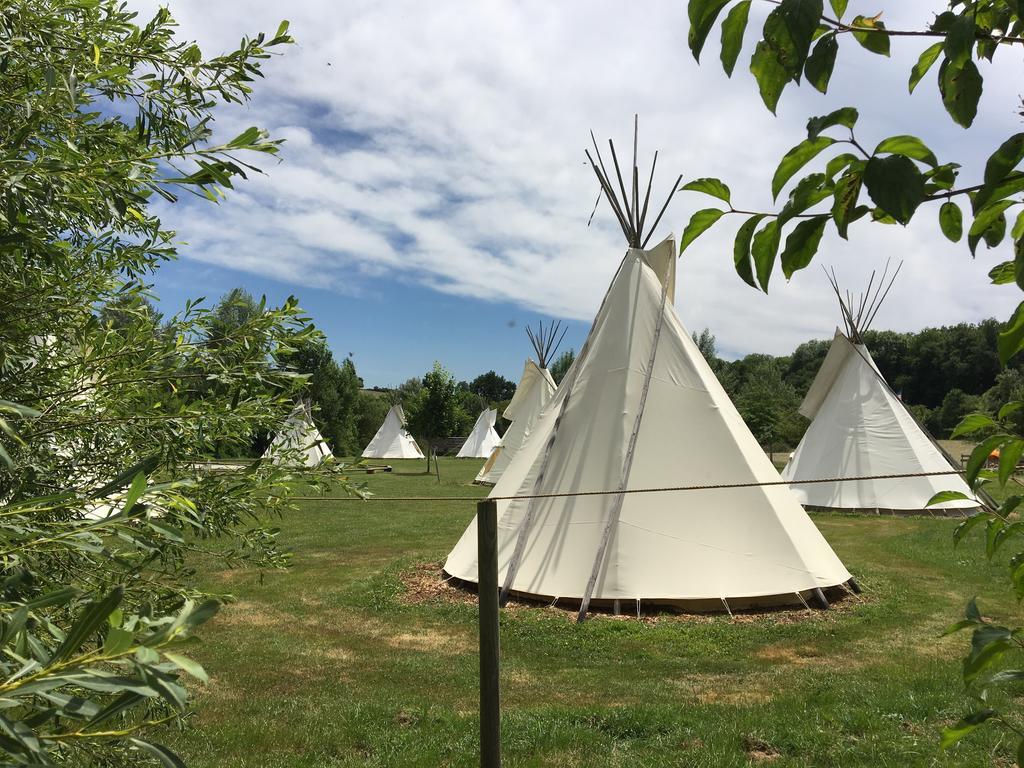 Hotel Les Tipis Du Bonheur De Vivre Brûlon Zewnętrze zdjęcie