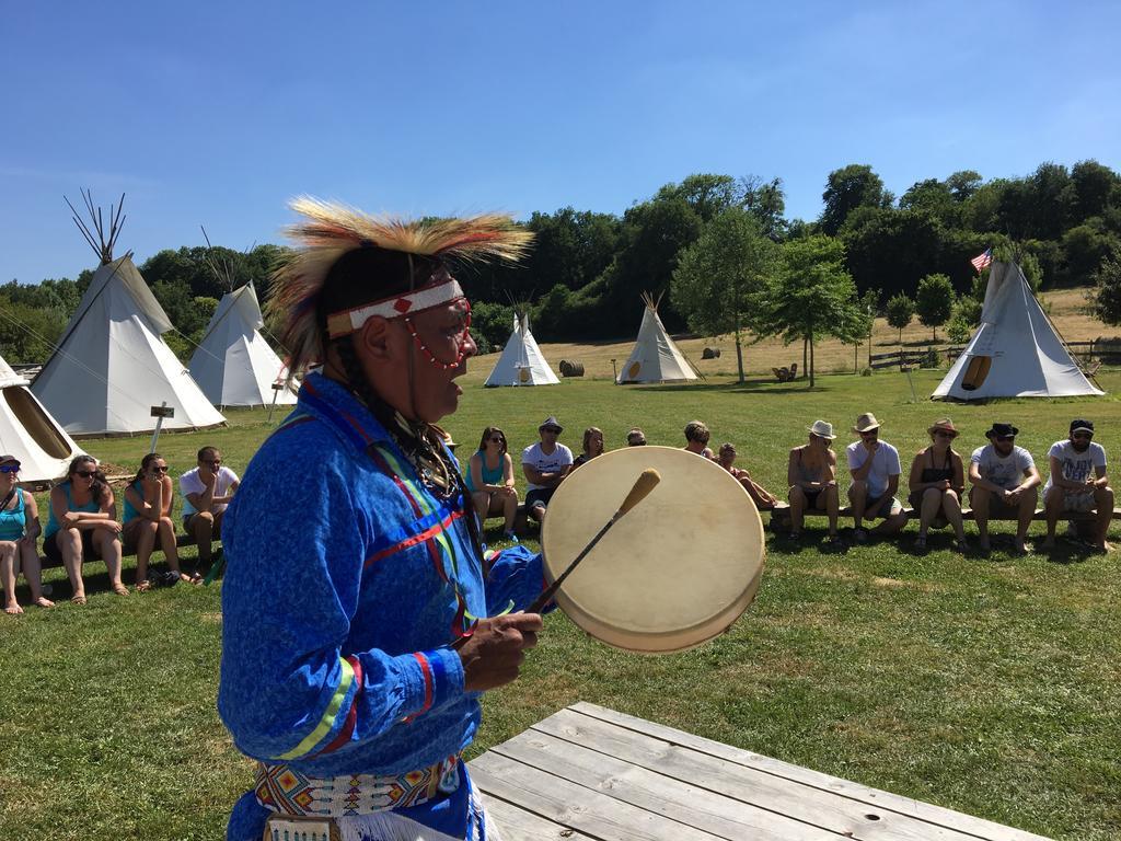Hotel Les Tipis Du Bonheur De Vivre Brûlon Zewnętrze zdjęcie