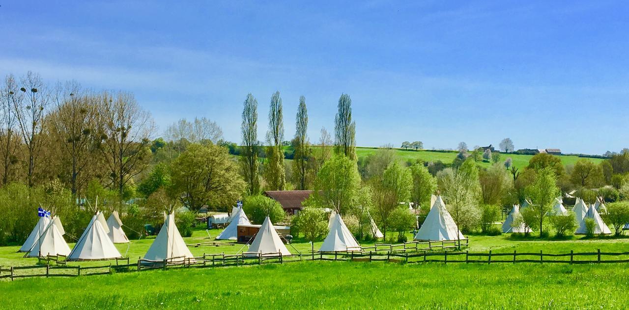 Hotel Les Tipis Du Bonheur De Vivre Brûlon Zewnętrze zdjęcie