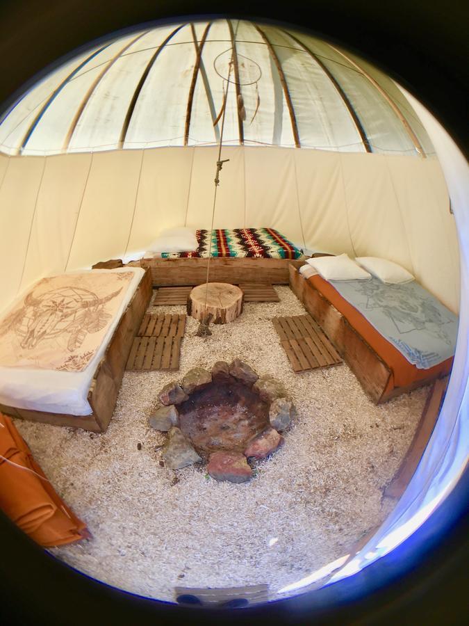Hotel Les Tipis Du Bonheur De Vivre Brûlon Zewnętrze zdjęcie
